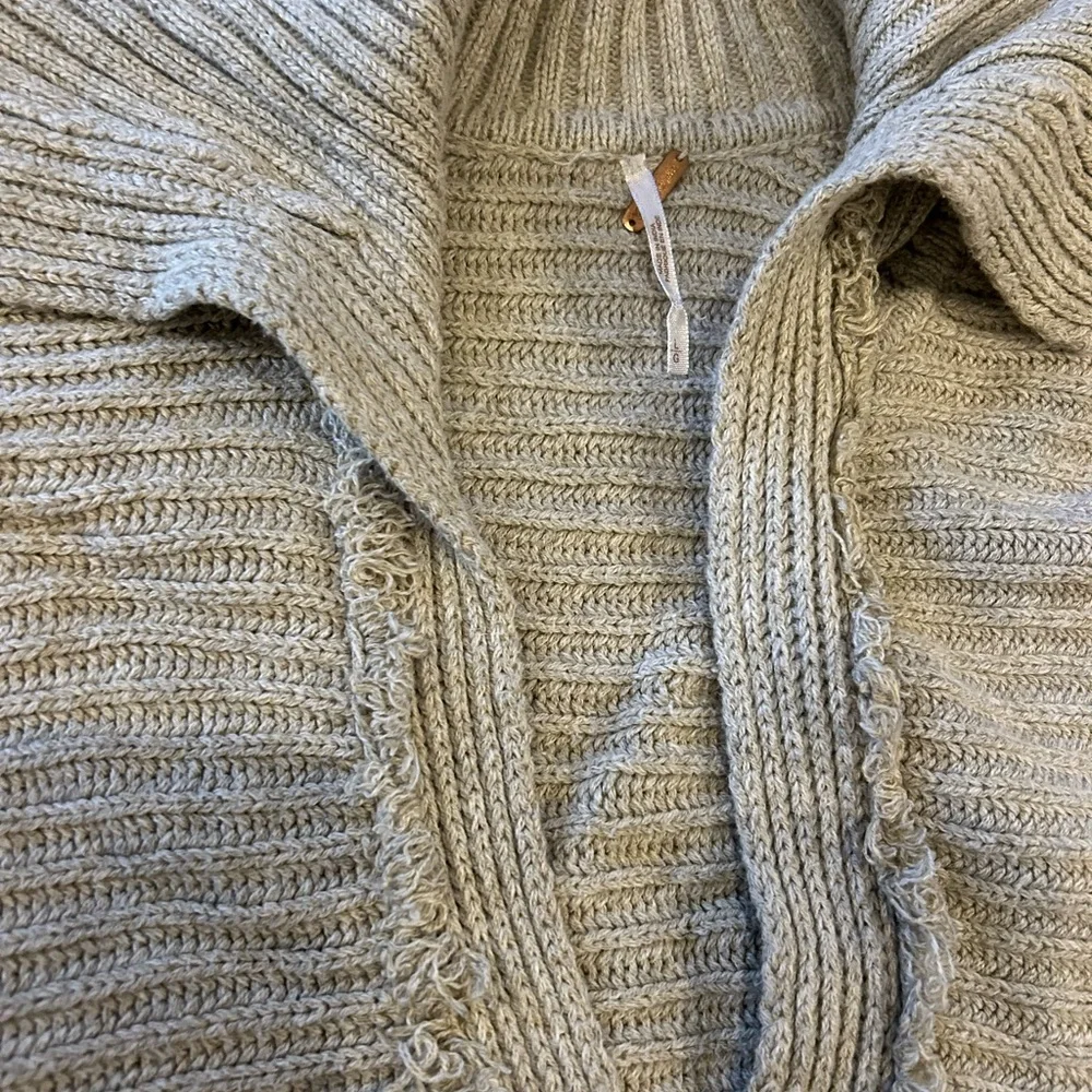 Cozy Free People Women's Sweater - Picture 2 of 3